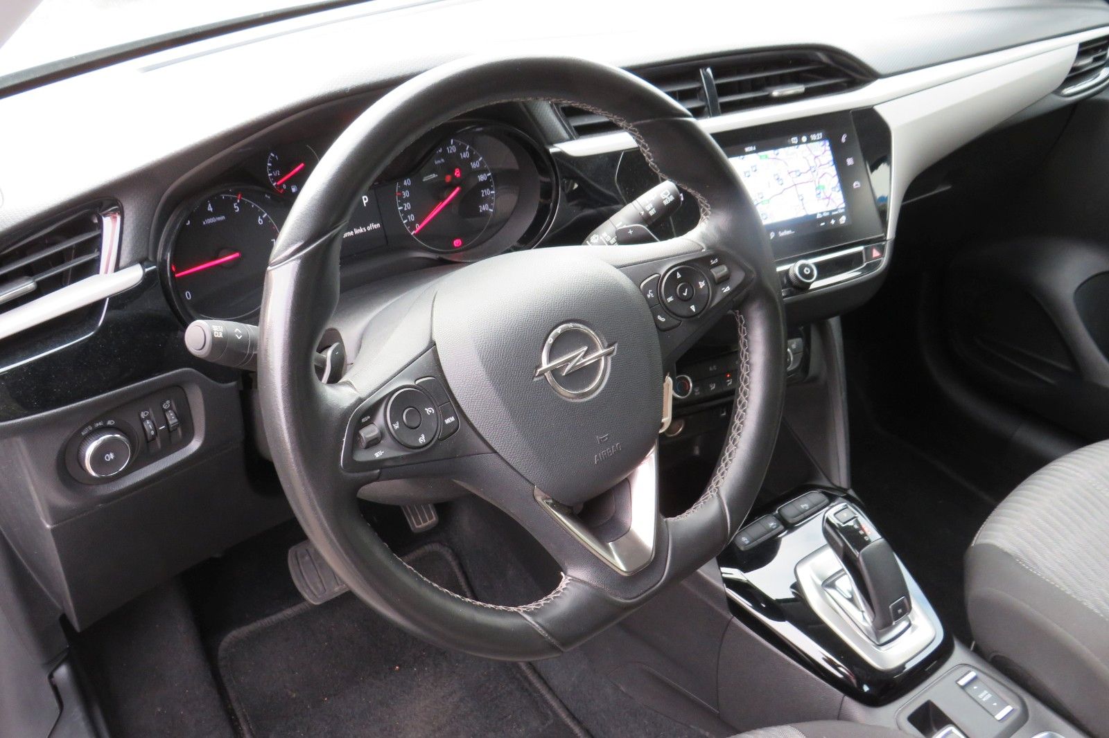 Fahrzeugabbildung Opel Corsa F Edition AUTOMATIK NAVI SITZH. PDC 1.HD