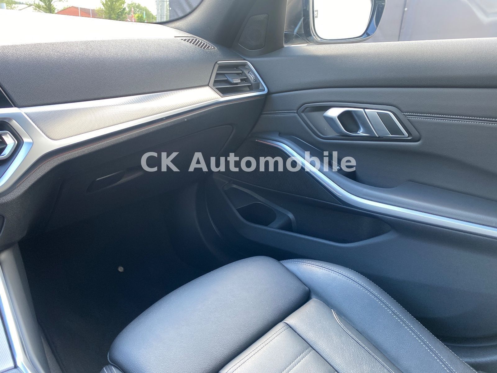 Fahrzeugabbildung BMW M340i Touring xDrive/Navi/HeadUP/Pano/360°