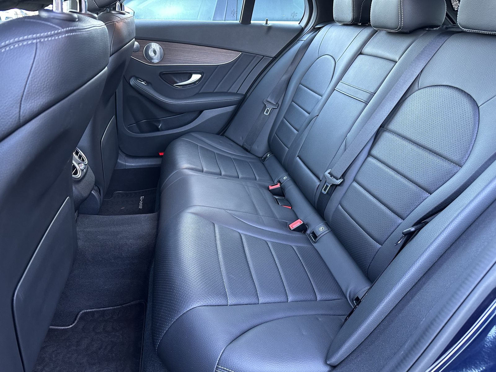 Fahrzeugabbildung Mercedes-Benz C 300 T AMG-Line NAV+LED+AHK+BURMESTER+DISTRONIC