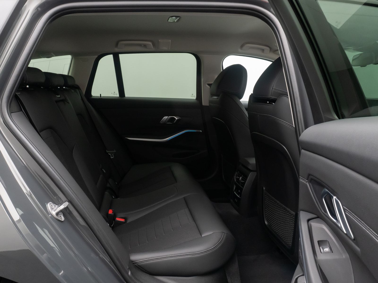 Fahrzeugabbildung BMW 330e Individual DAB HiFi Kamera Komfort Sport