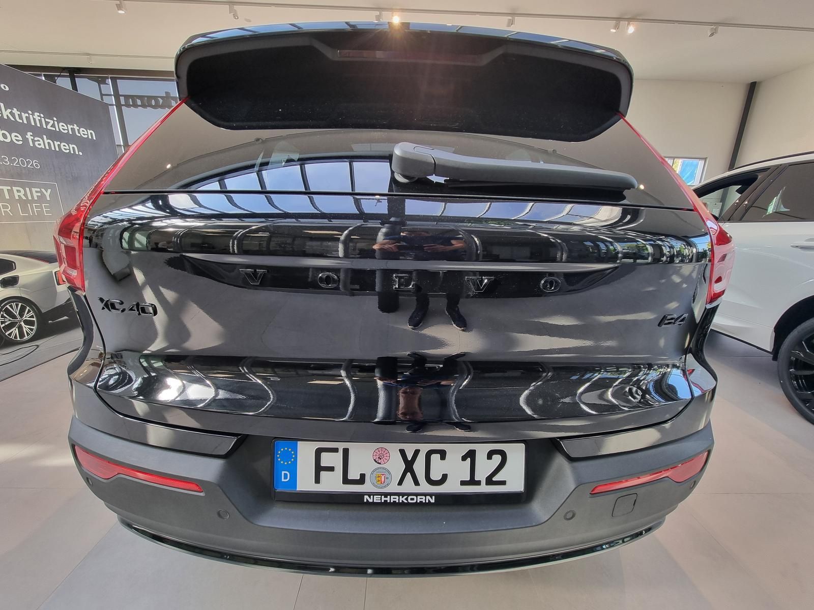 Fahrzeugabbildung Volvo XC40 B4 Plus Black Edition 'Panoramadach'
