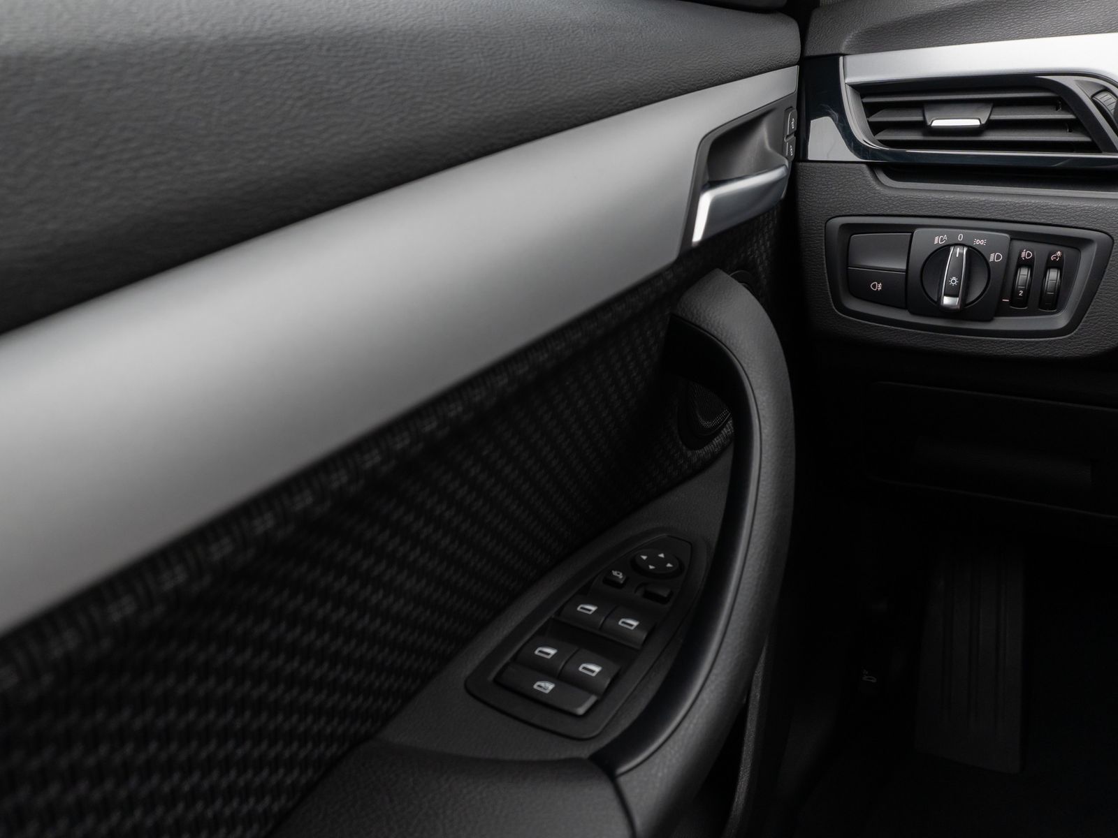 Fahrzeugabbildung BMW X1 sD18i DAB Navi Parkassist Geschwindigkeitsreg