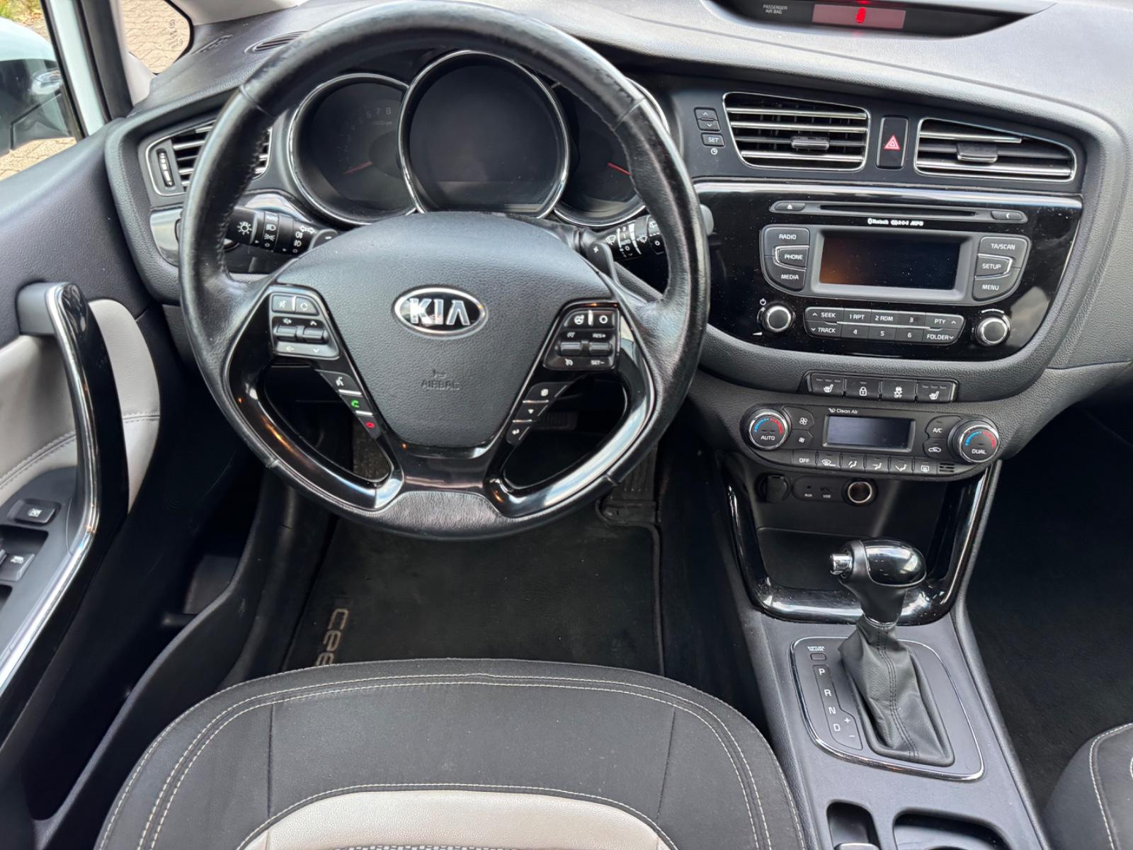 Kia cee'd 2012 — photo 10
