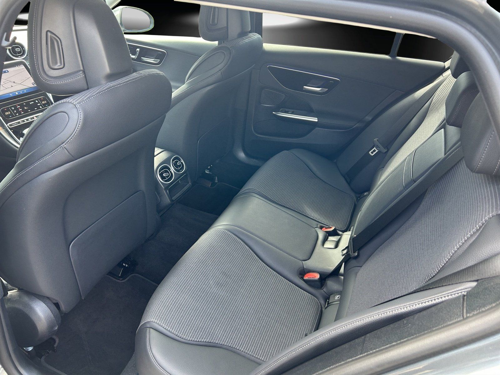 Fahrzeugabbildung Mercedes-Benz C220d 4M T Standhz AHK Memo SpurPkt LED el.Heckk