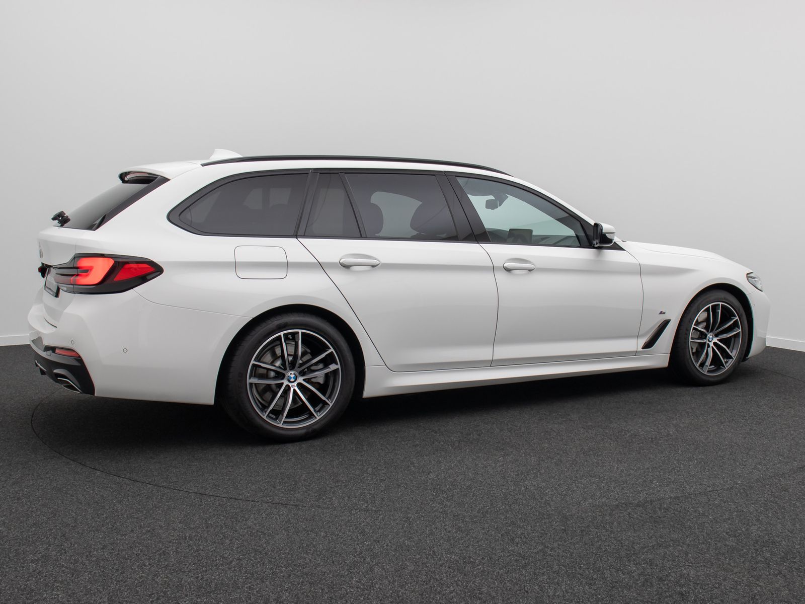 Fahrzeugabbildung BMW 530i M Sport Kamera HUD DAB Alarm HiFi 4xKlima