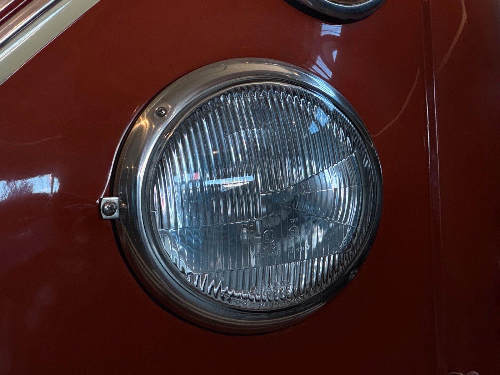 Fahrzeugabbildung Volkswagen T1 Samba 9-Sitzer Faltdach mit Panoramafenstern