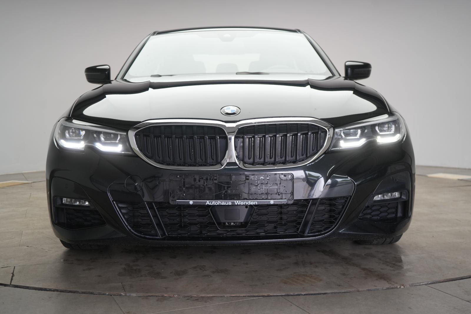BMW 320 i M Sport CarPlay/ACC/Virtual/Ambiente