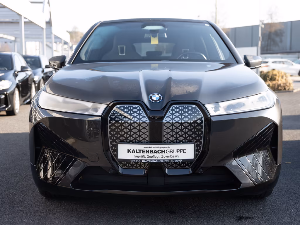 BMW iX xDrive 40 Sport PANO AHK HUD LASER LED ACC