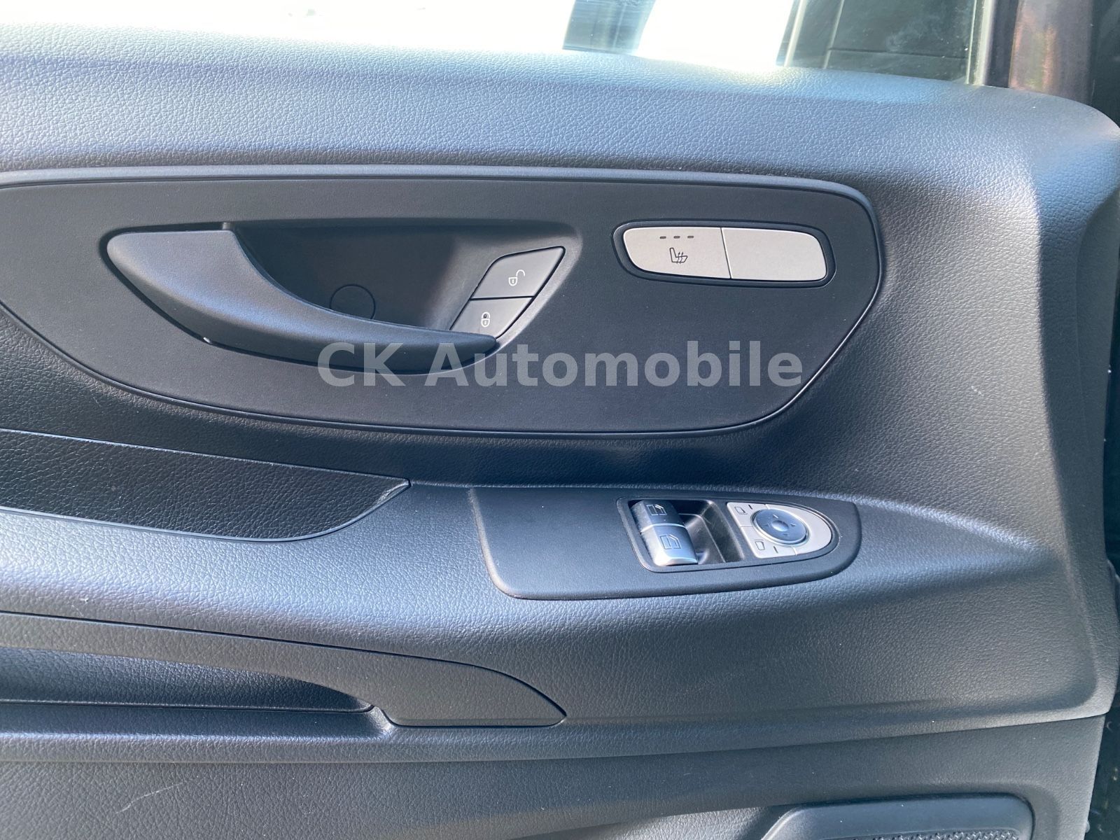 Fahrzeugabbildung Mercedes-Benz Mercedes-Benz Vito Mixto 124 lang Autom./5 Sitze
