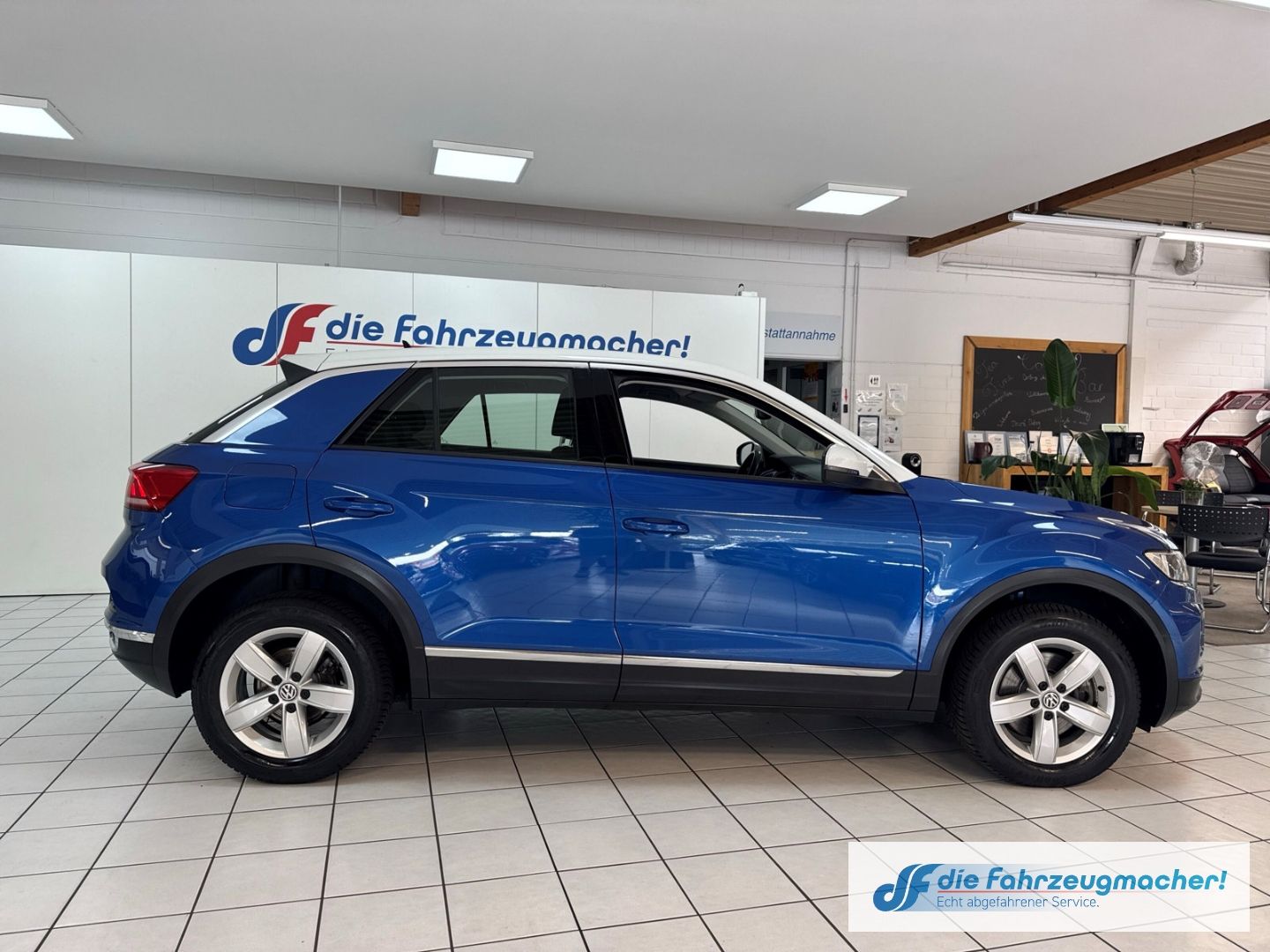 Fahrzeugabbildung Volkswagen T-Roc Style Mehrzonenklima Ambientebeleuchtung S