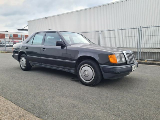 Mercedes-Benz E 260/W124/Leder/Klima/Schiebedach/Sitzheizung