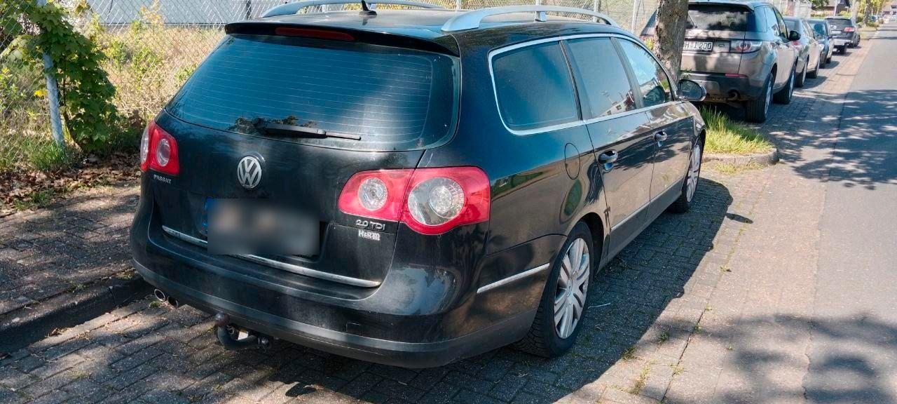 Volkswagen Passat 2006 — rear view