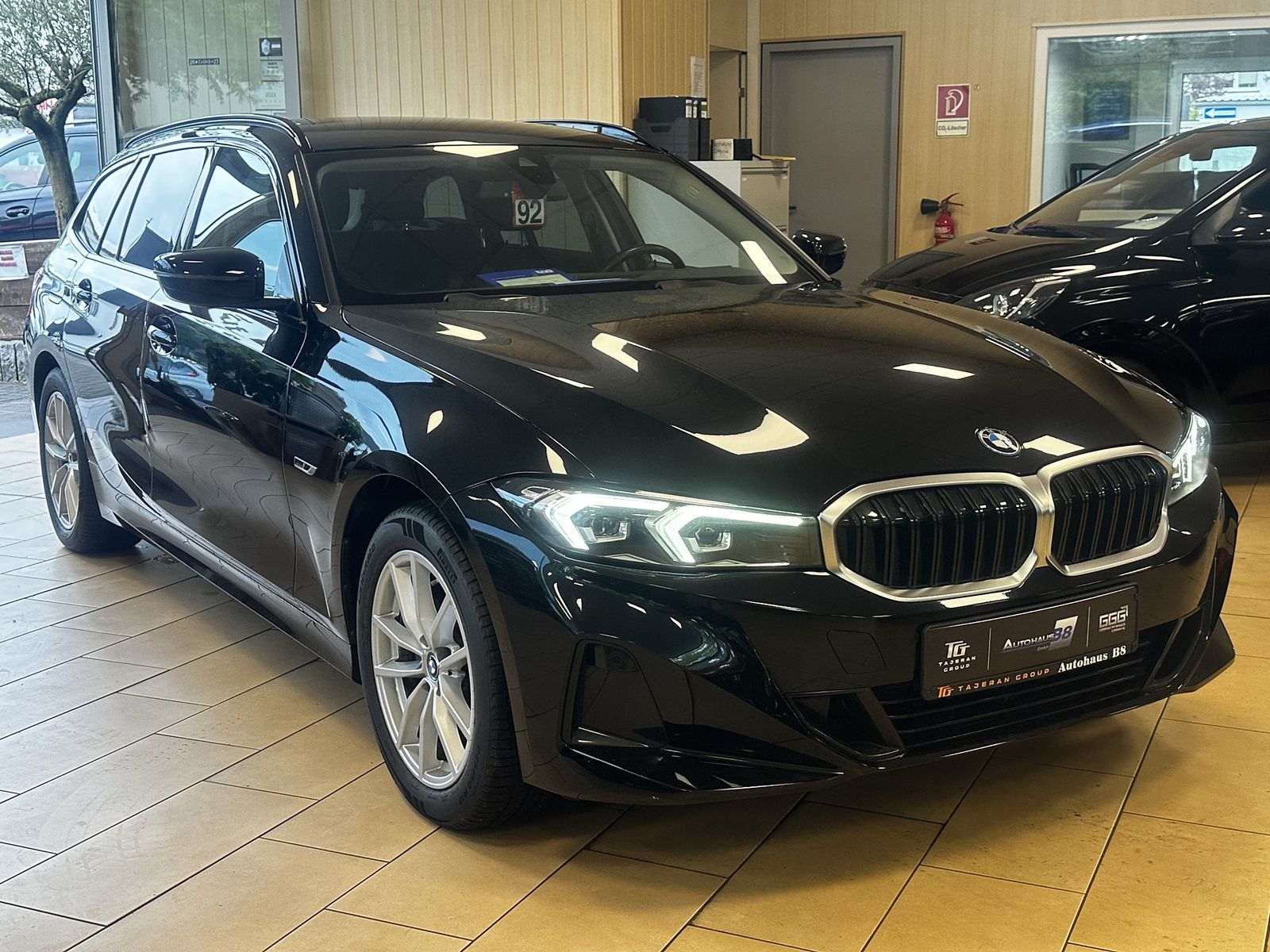 BMW 330 Plug-In*AHK*Live Cockpit Plus*Tempo*SHZ*Navi imagem 3