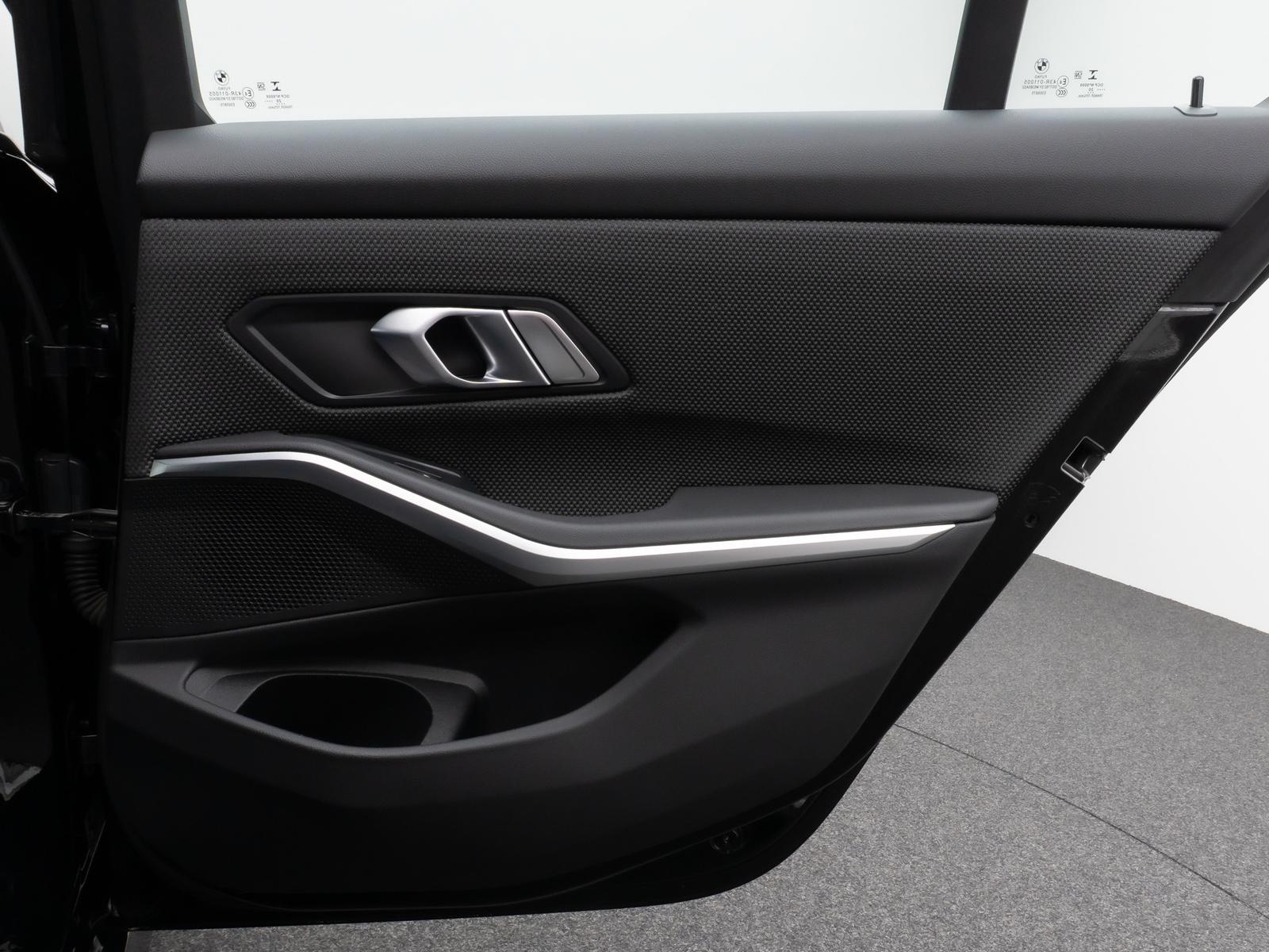 BMW 320d GeschwindigReg DAB Kamera Alarm CockpitPlus