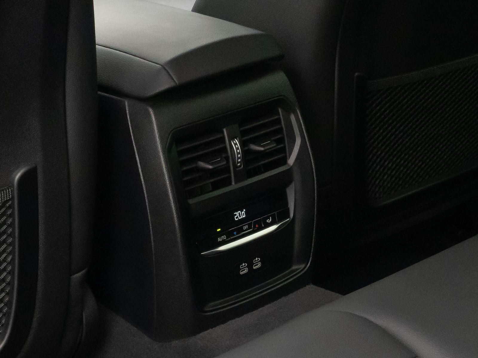 Fahrzeugabbildung BMW 320e M Spot DAB Widscreen PDC CockpitPlus 19Zoll