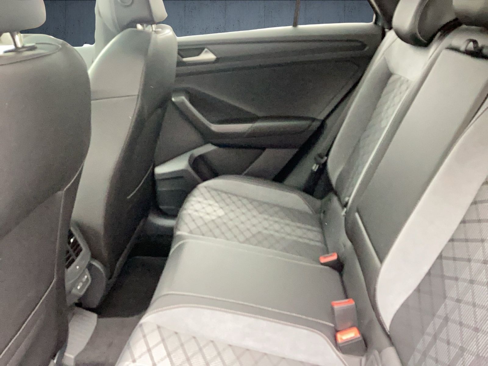 Volkswagen T-Roc - Bild 12