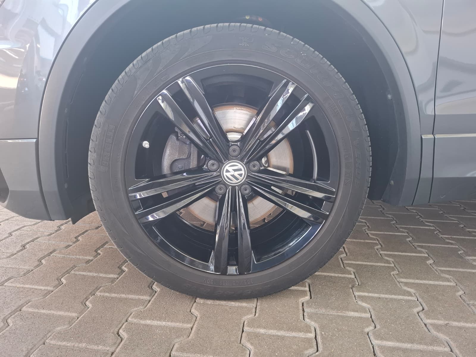 Fahrzeugabbildung Volkswagen Tiguan Highline 2.0TSI DSG 4-Motion R-Line + AHK