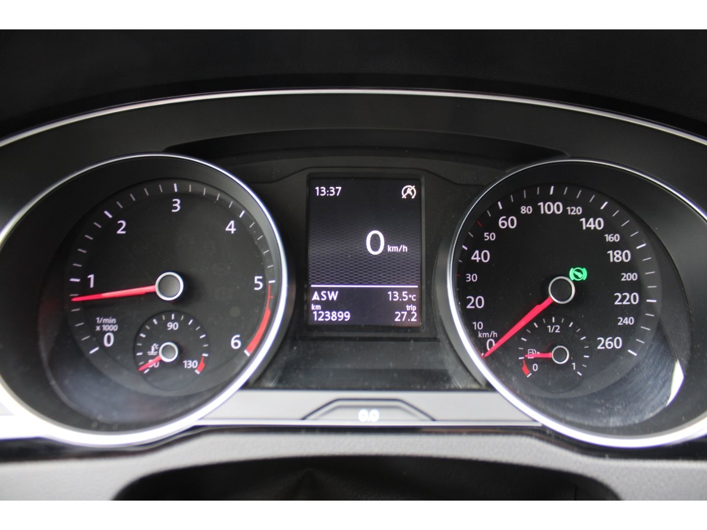 Fahrzeugabbildung Volkswagen Passat Variant Highline R-Line LED ACC StHZg Led