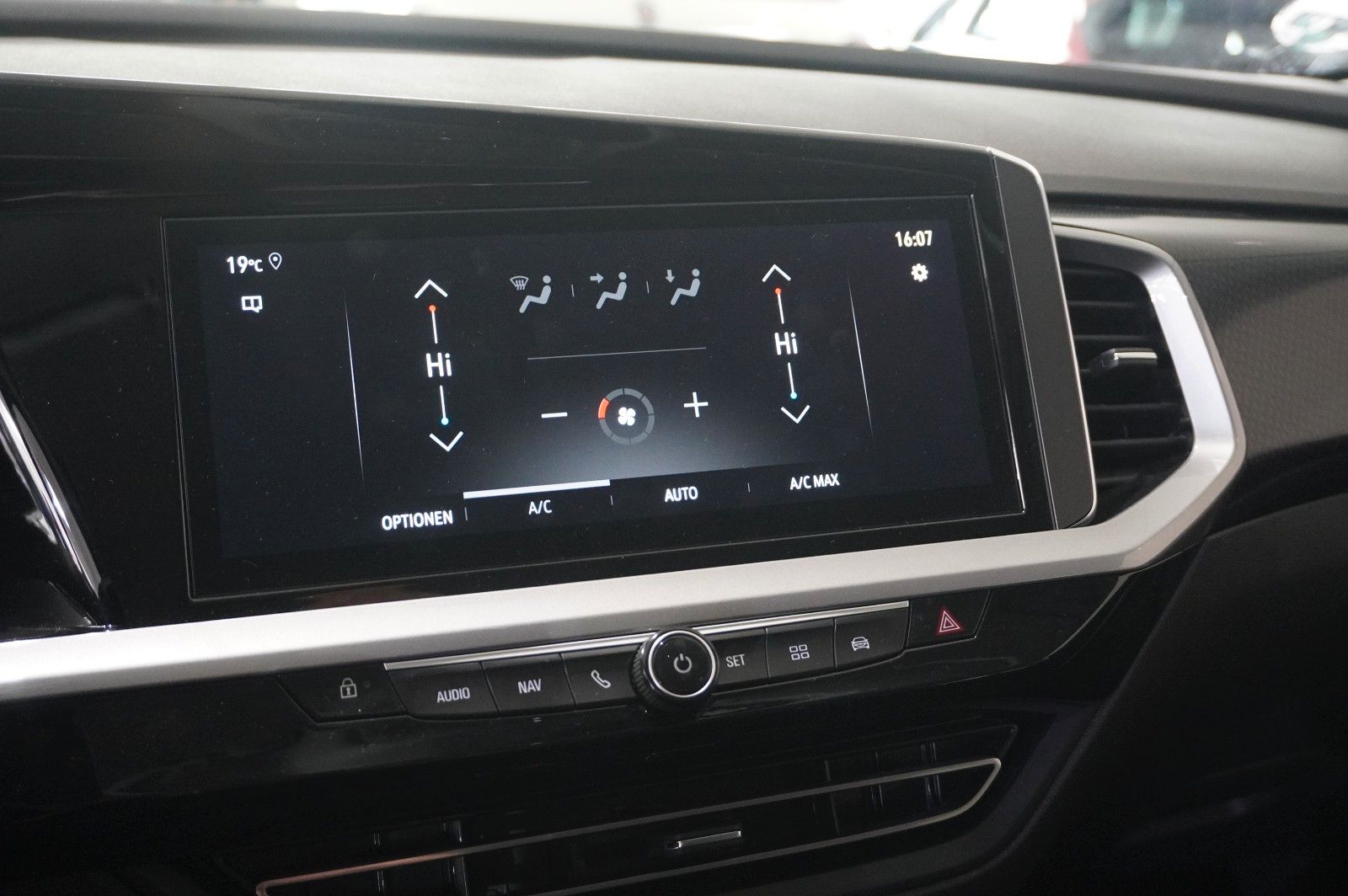 Fahrzeugabbildung Opel Grandland (X) 1.2T GS LINE NAVI/LED/KAMERA/SPORT