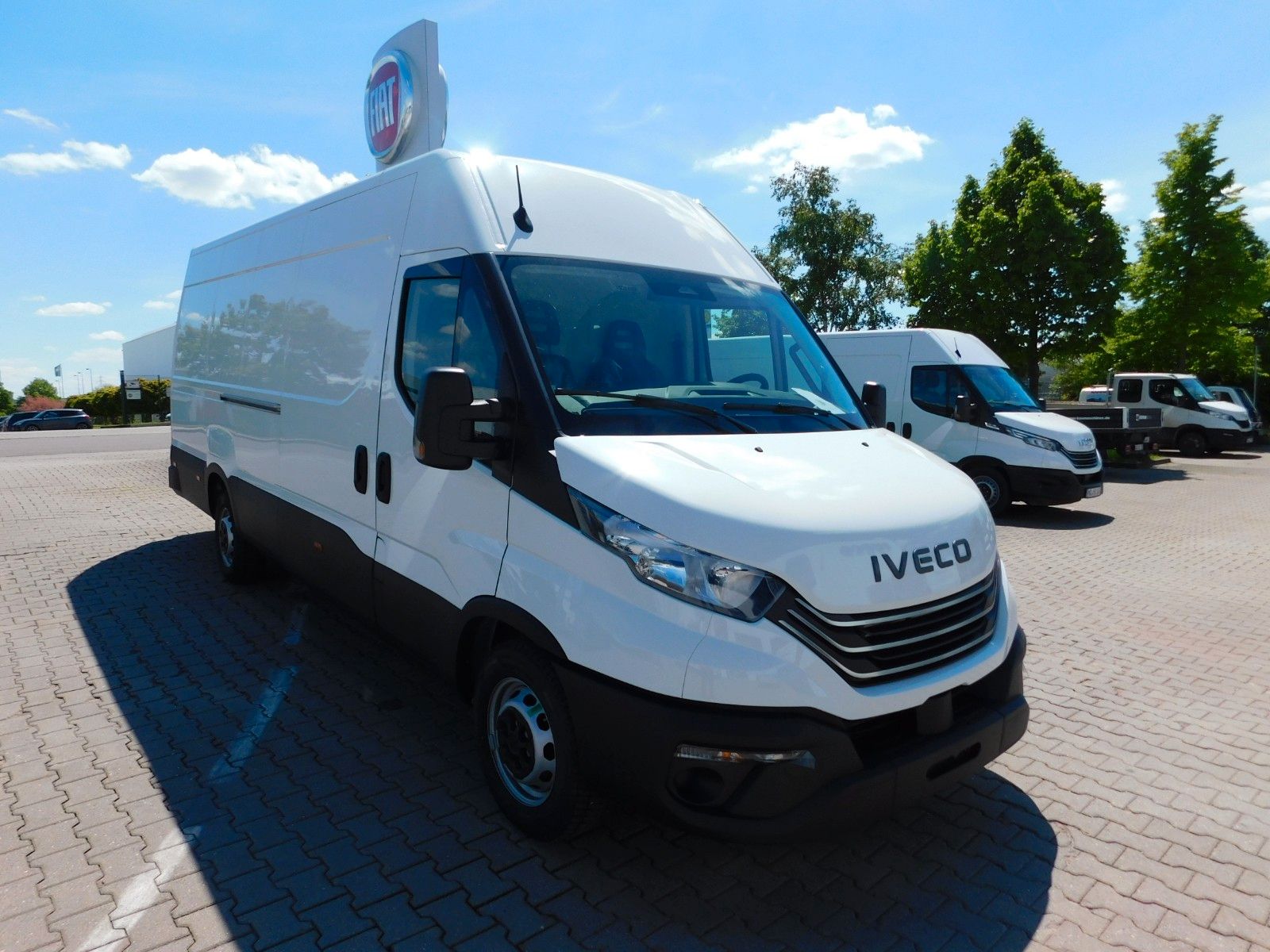 Fahrzeugabbildung Iveco Daily 35S16H3.0A8 V Y Kastenwagen