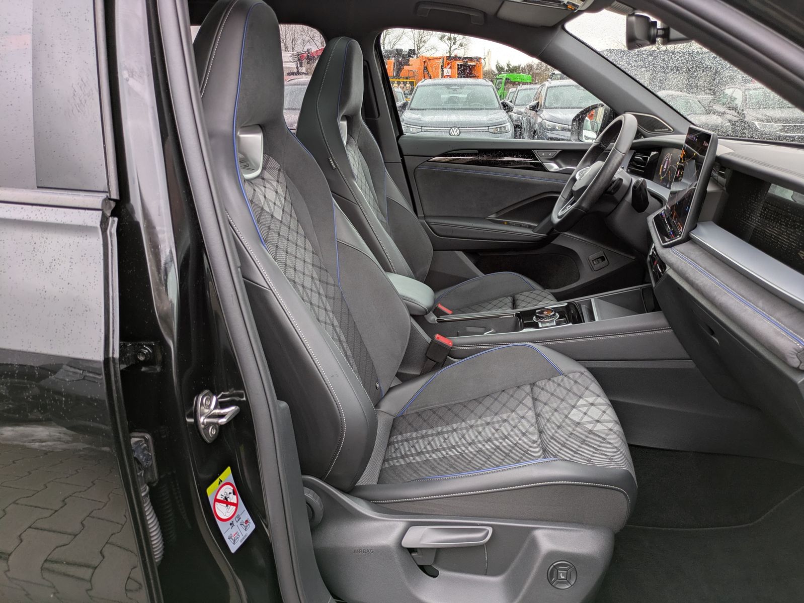 Fahrzeugabbildung Volkswagen Tayron 2.0 TDI 4M R-Line 7Si*MATRIX*AHK*PANO*HUD