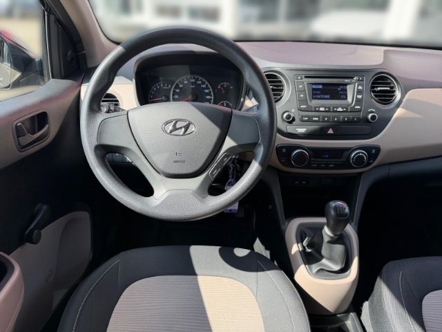 Fahrzeugabbildung Hyundai i10 Classic Soundsystem Klimaautom Allwetterreif