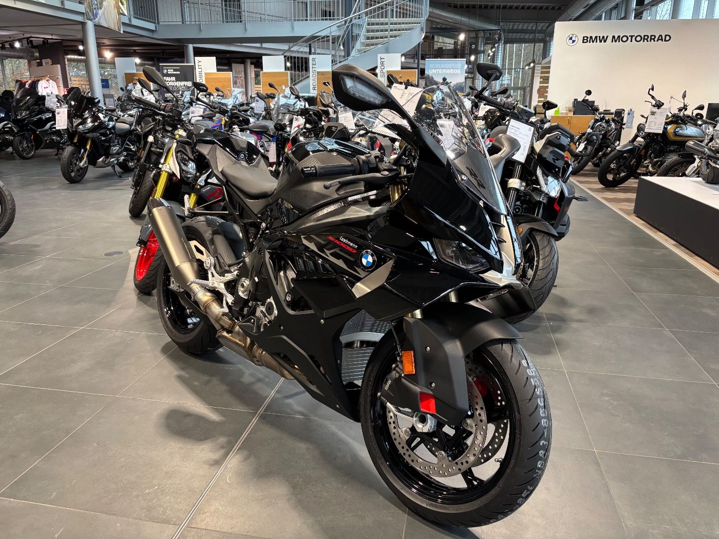 Fahrzeugabbildung BMW S 1000 RR Race- und Dynamikpaket