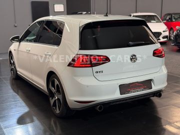 Volkswagen Golf - 8