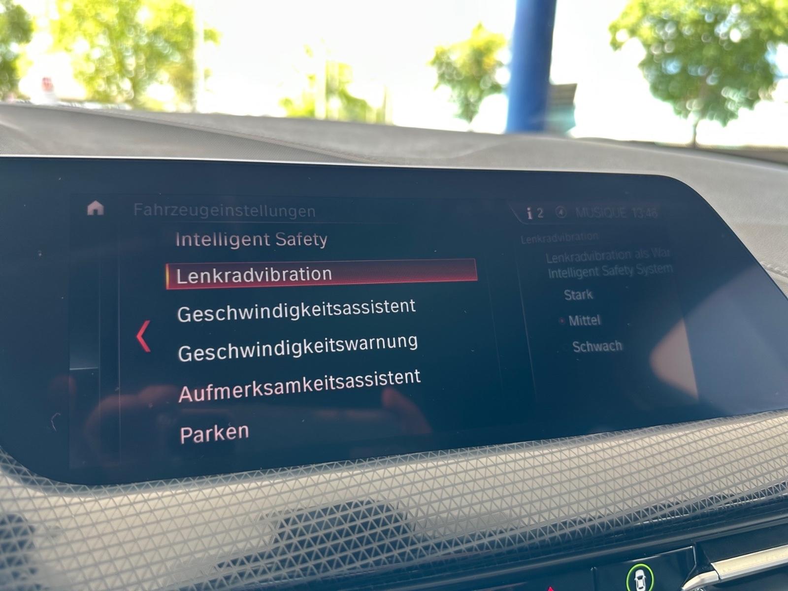 BMW 118i Luxury Line/Tempomat/Navi/259€Finanzierung