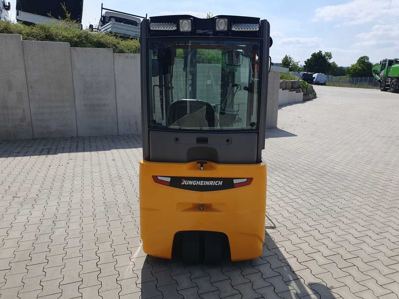 Fahrzeugabbildung Jungheinrich EFG 215 / Triplex: 4.25m! / SS / nur 3.488h!