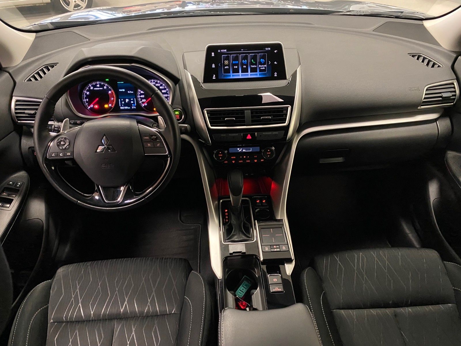 Fahrzeugabbildung Mitsubishi ECLIPSE CROSS PLUS+SITZHEIZUNG+RÜCKFAHRKAMERA+++