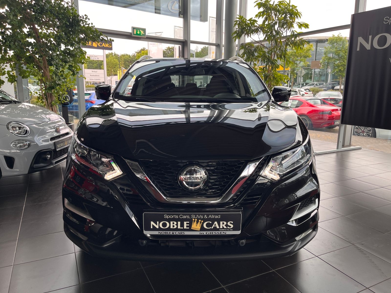 Fahrzeugabbildung Nissan Qashqai Zama AHK PANO NAV RFK SHZ