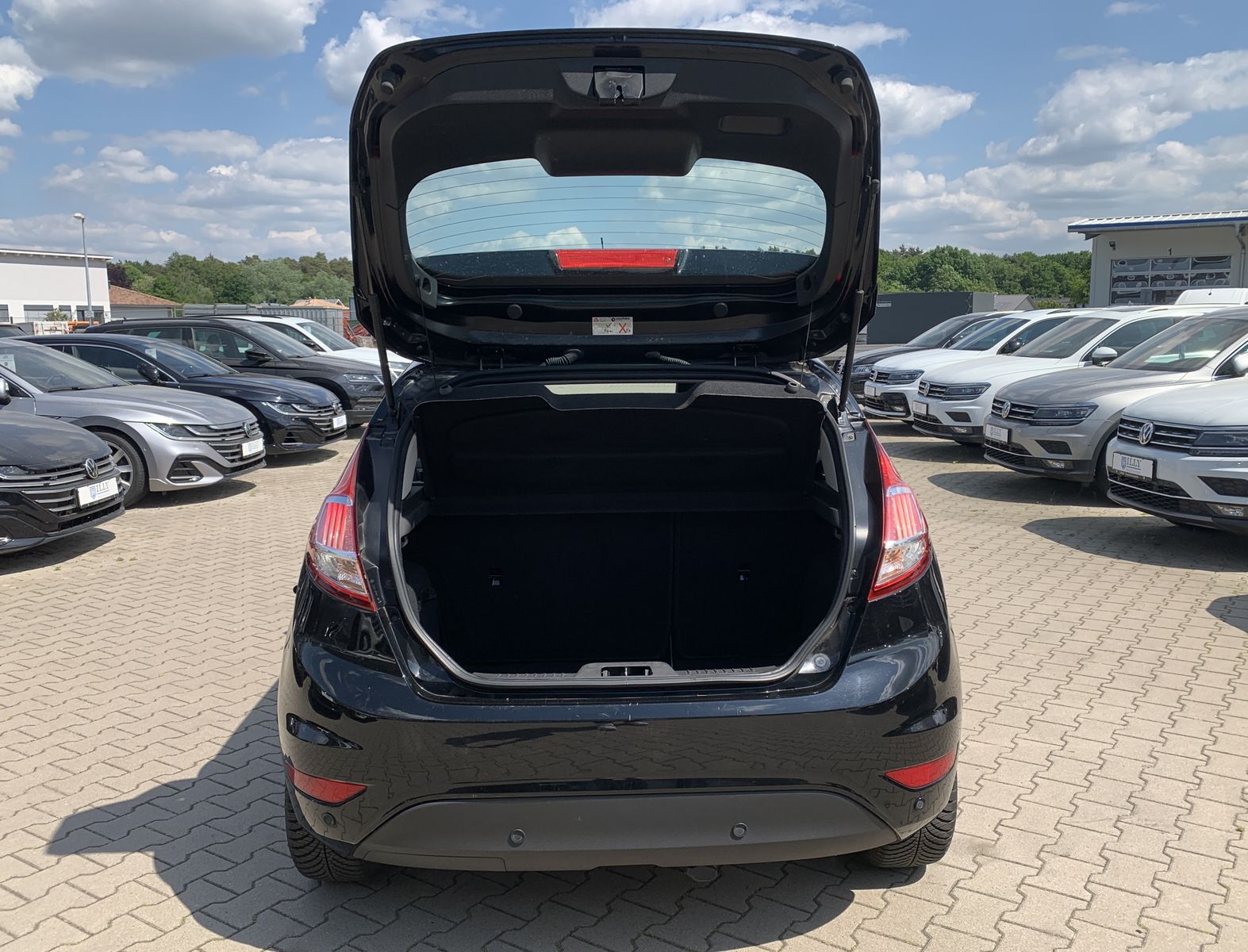 Fahrzeugabbildung Ford Fiesta 1.0 Titanium*AHK*Cam*SHZ*Navi*Klima*
