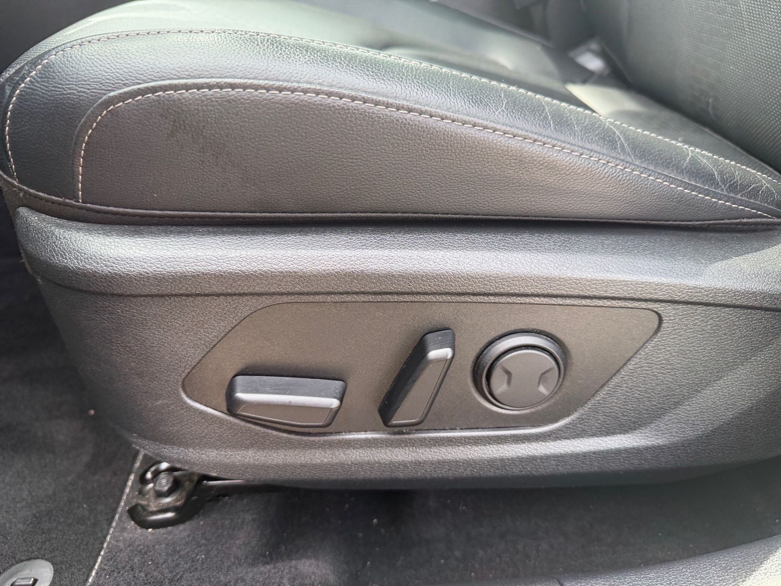 Fahrzeugabbildung Kia SPORTAGE 1.6D 48V AWD DCT SPIRIT LED GD DRIVE