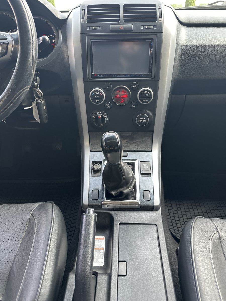Fahrzeugabbildung Suzuki Grand Vitara 2.4 VVT Club AHK+LEDER+GLASDACH+TEM