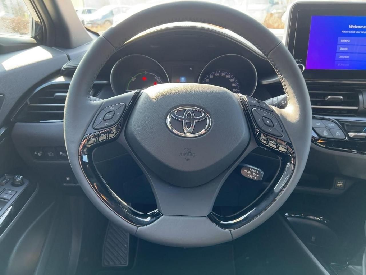 Fahrzeugabbildung Toyota C-HR 1,8 Hybrid Team D