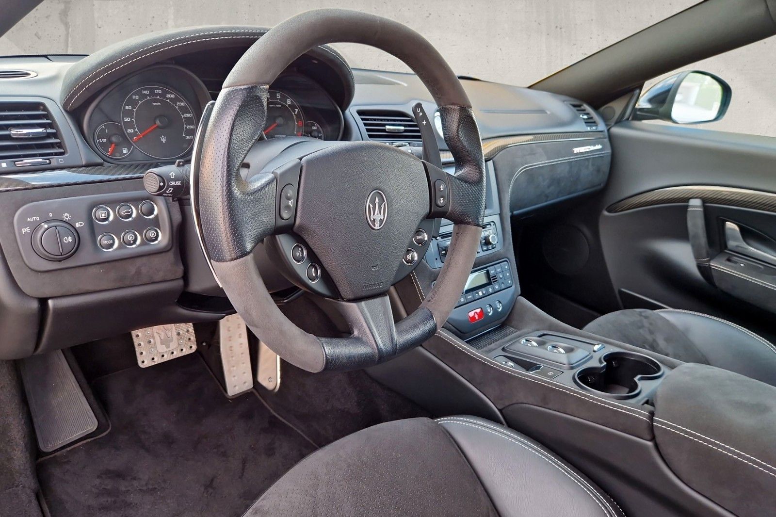 Fahrzeugabbildung Maserati Granturismo MC Stradale*Karbon*dt.Auto*2. Hand*