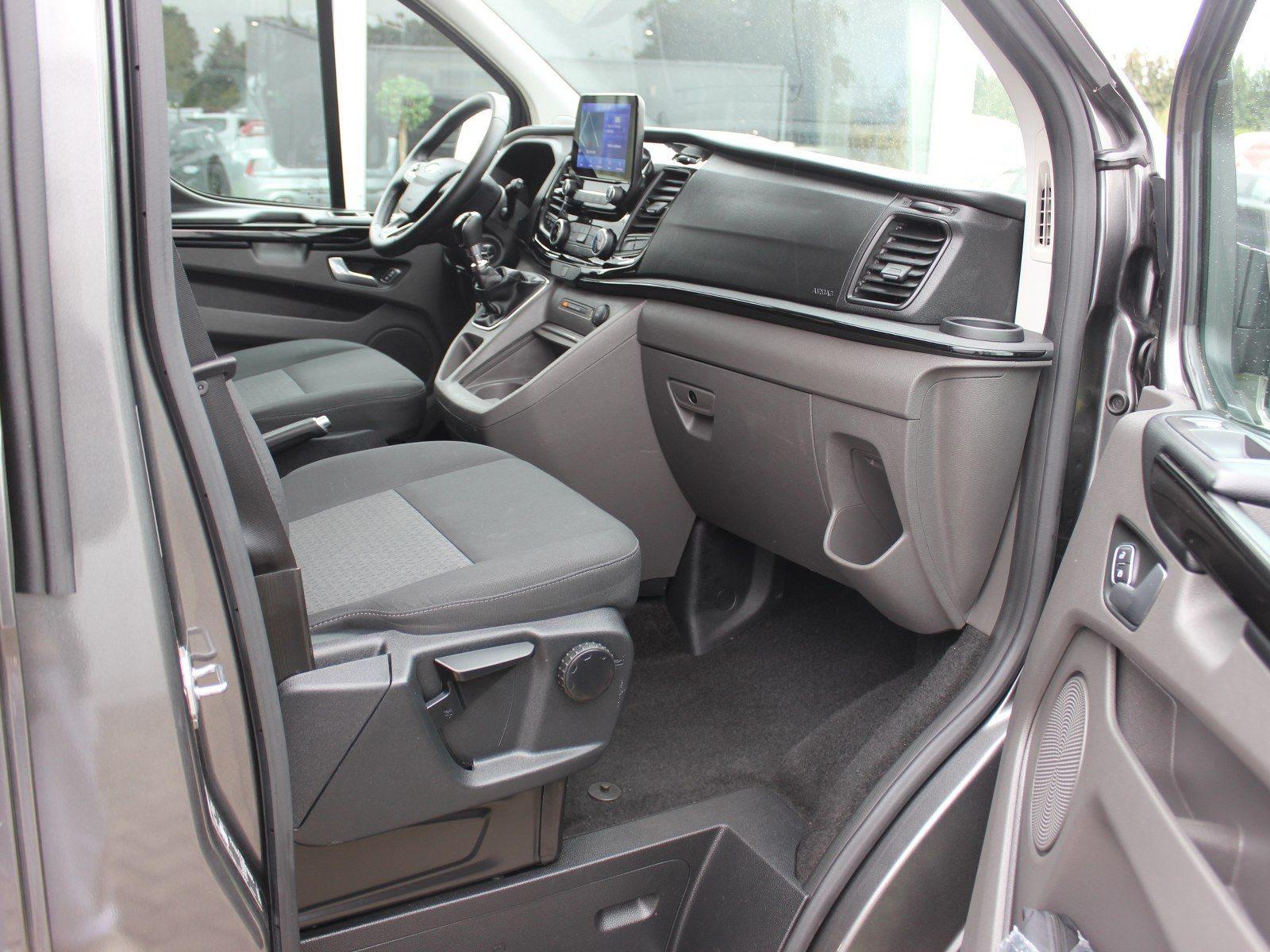 Fahrzeugabbildung Ford Tourneo Custom 320 L2 Tourneo Trend FWD