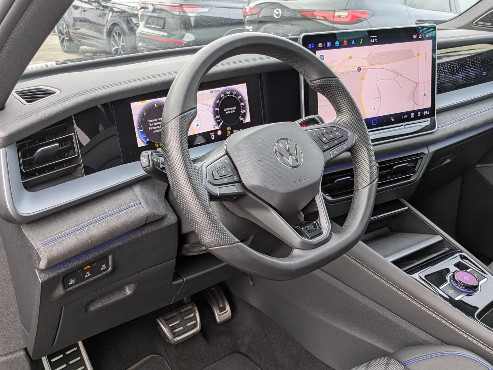 Fahrzeugabbildung Volkswagen Tayron 2.0 TDI 4M R-Line BLACK*7Si*MATRIX*PANO