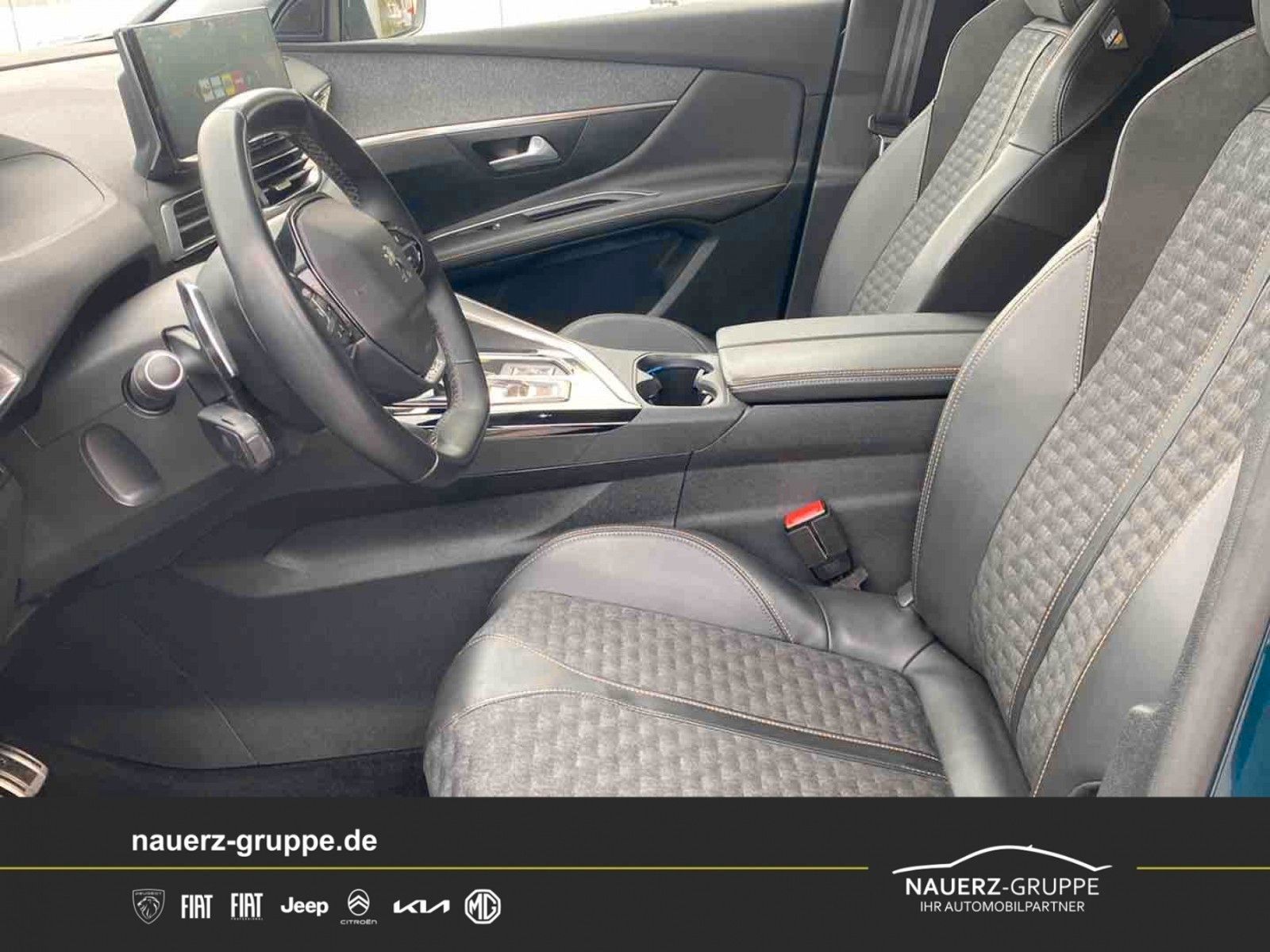 Fahrzeugabbildung Peugeot 3008 Hybrid 225 Roadtrip