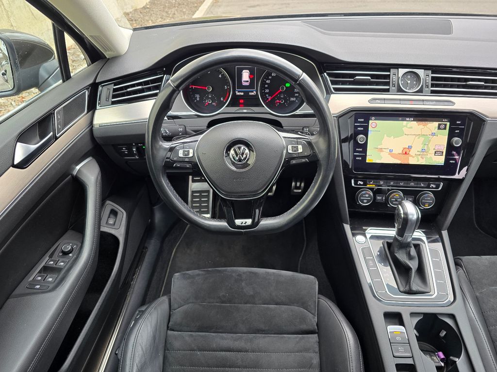 VW Passat Variant R-Line 2.0TDI 150PS DSG Pano DAB VW Passat Variant R-Line 2.0TDI 150PS DSG Pano DAB