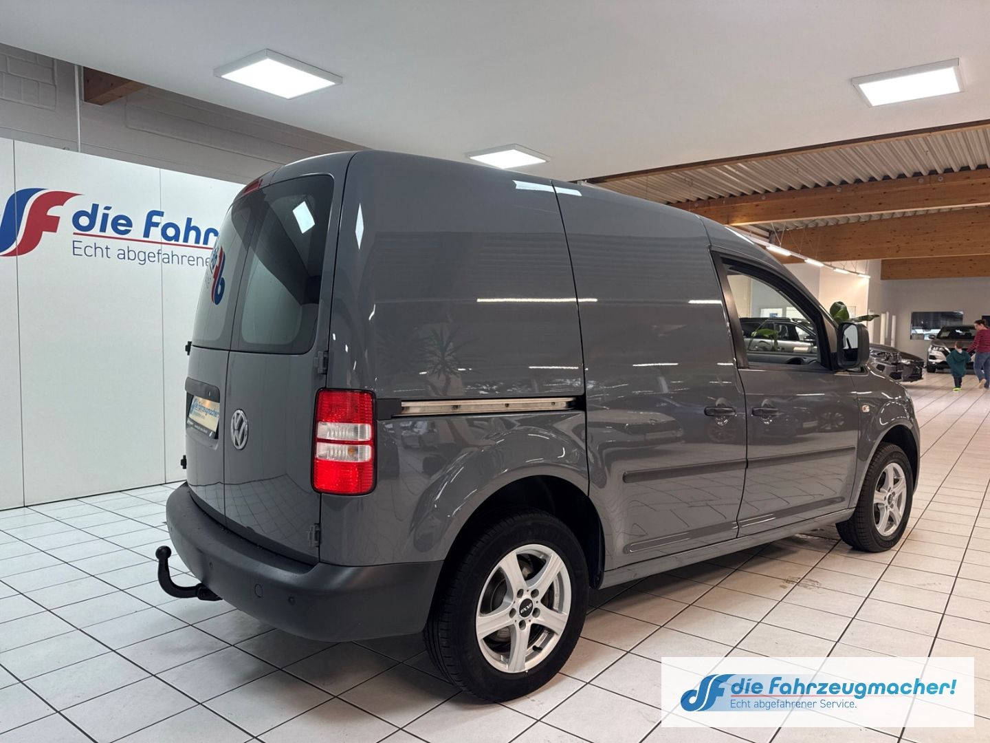 Fahrzeugabbildung Volkswagen Caddy Kasten EcoProfi AHK PDC Klima *EXPORT