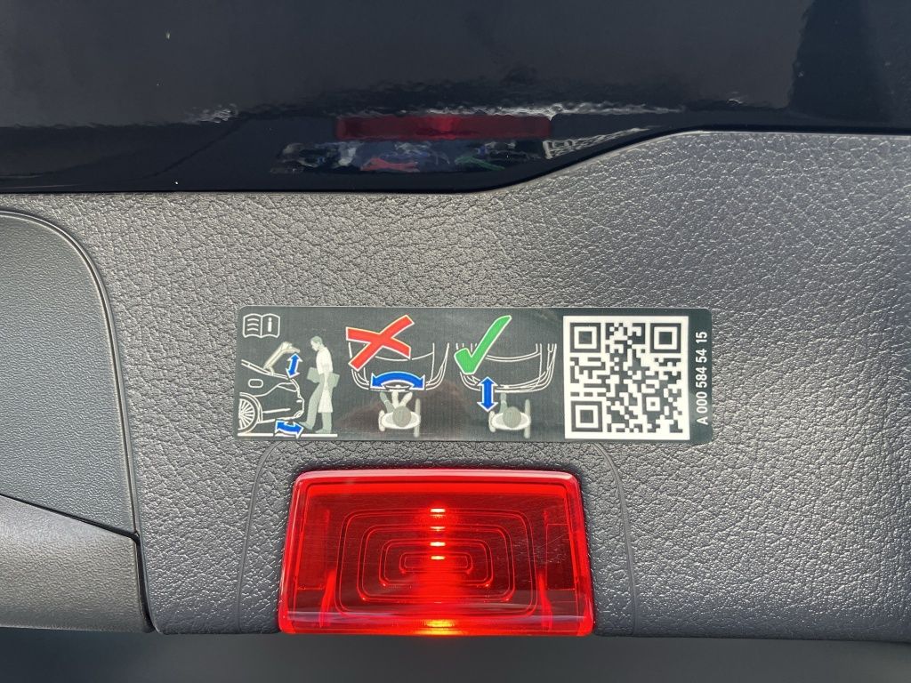 Fahrzeugabbildung Mercedes-Benz GLB 200 AMG*NIGHT*AHK*PANO*DISTR*MEMO*KEYL*MULTI