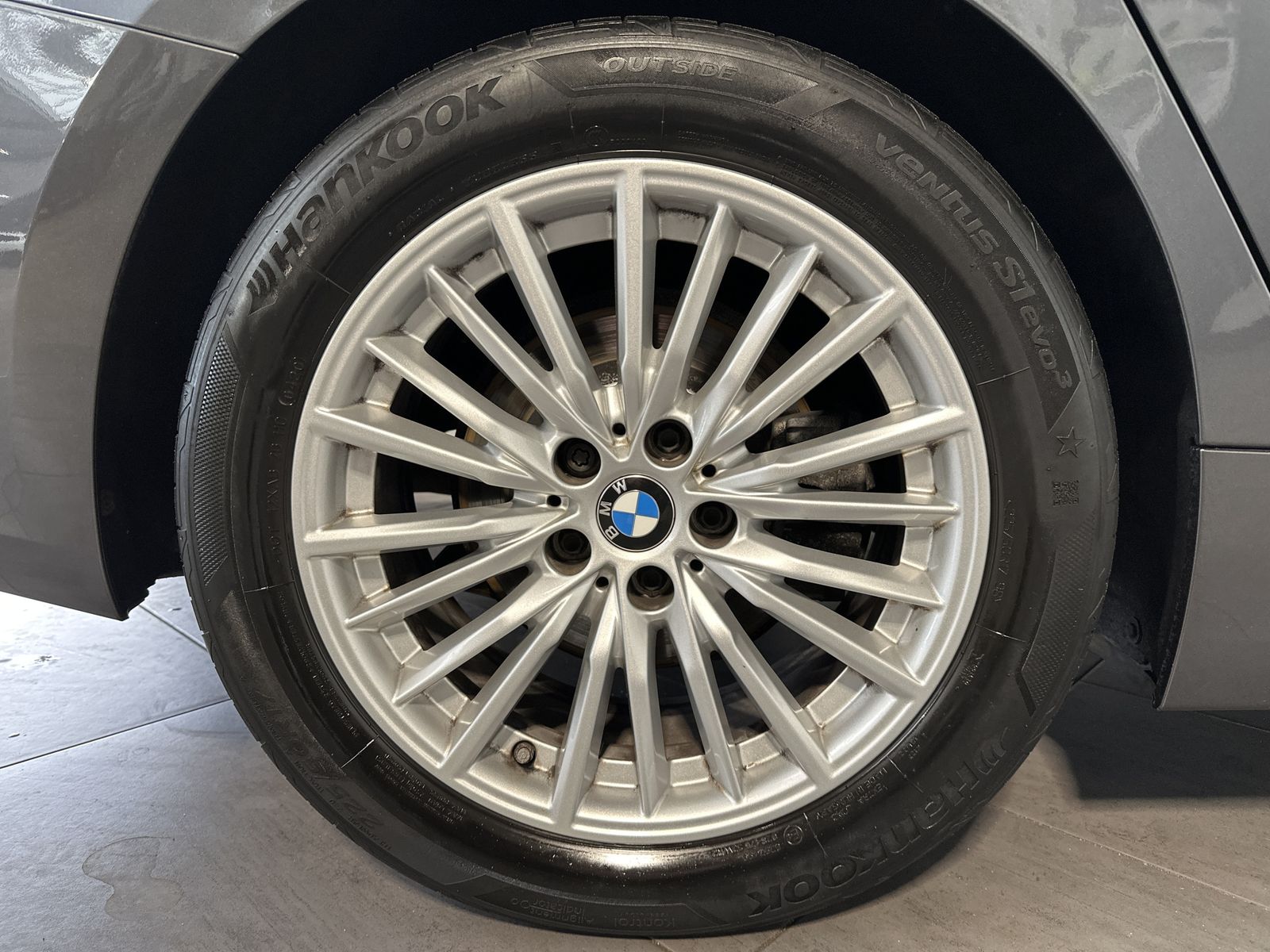 Fahrzeugabbildung BMW 320i Touring Sport-Line NAV+LED+TEMPOMAT+KAMERA