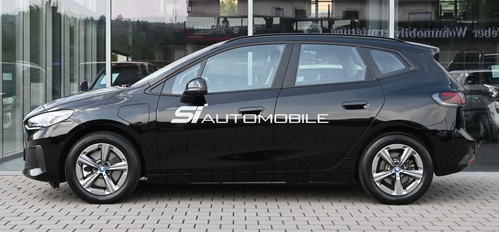 Fahrzeugabbildung BMW 230e xDr. Active Tourer °AHK°HUD°8-FACH ALU°360°