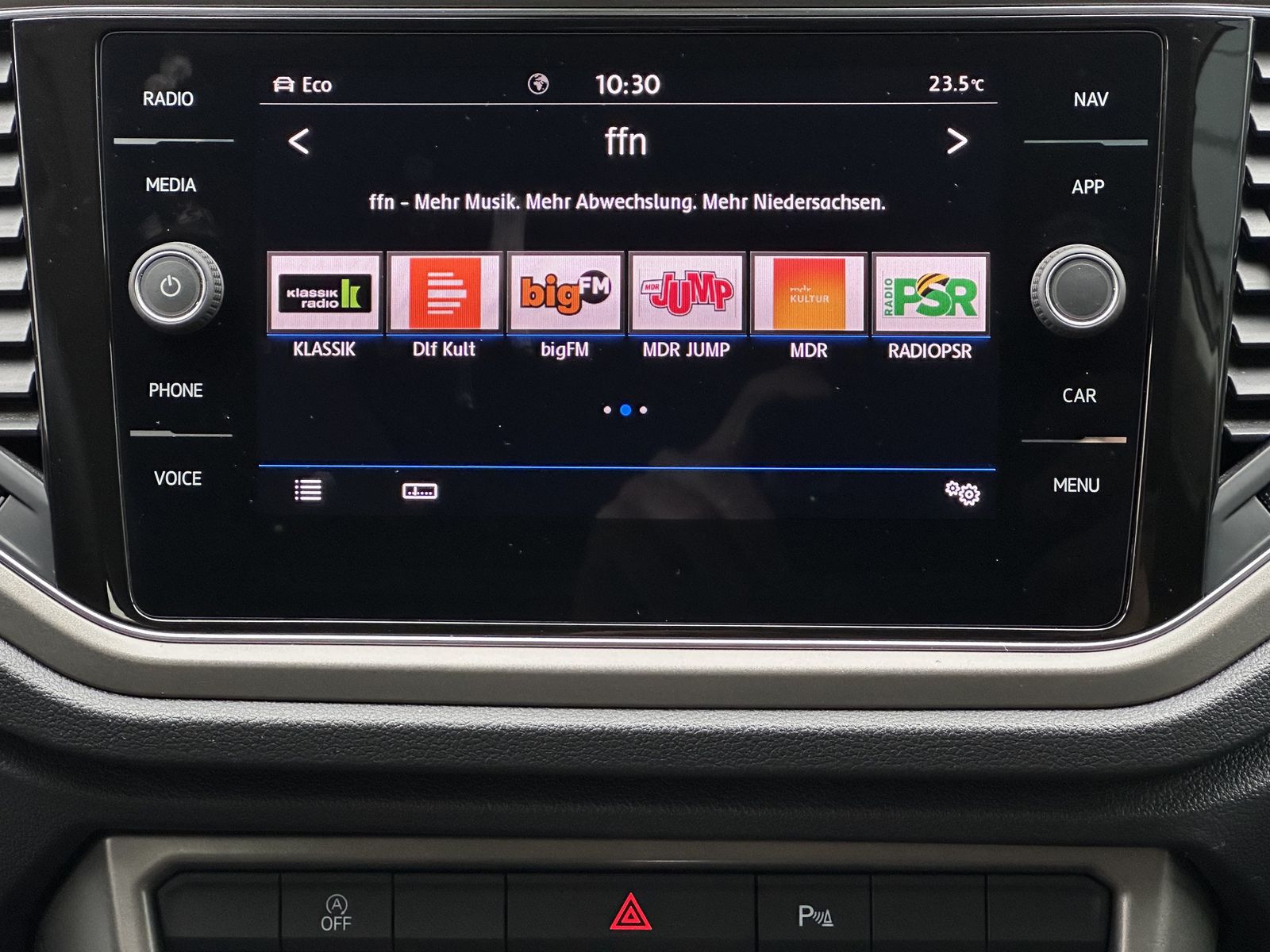 Fahrzeugabbildung Volkswagen T-Roc 2.0 TDI DSG 4Motion Style NAV+LED+PANO+KAM