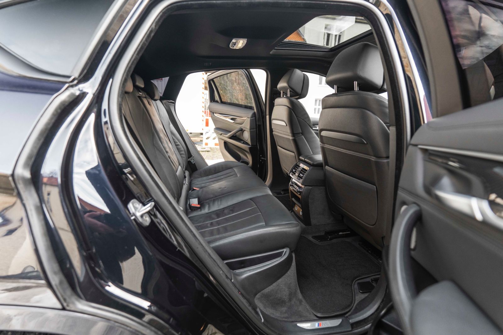 Fahrzeugabbildung BMW X6 xDrive35i M-Sport H&K KAM NAV M+S