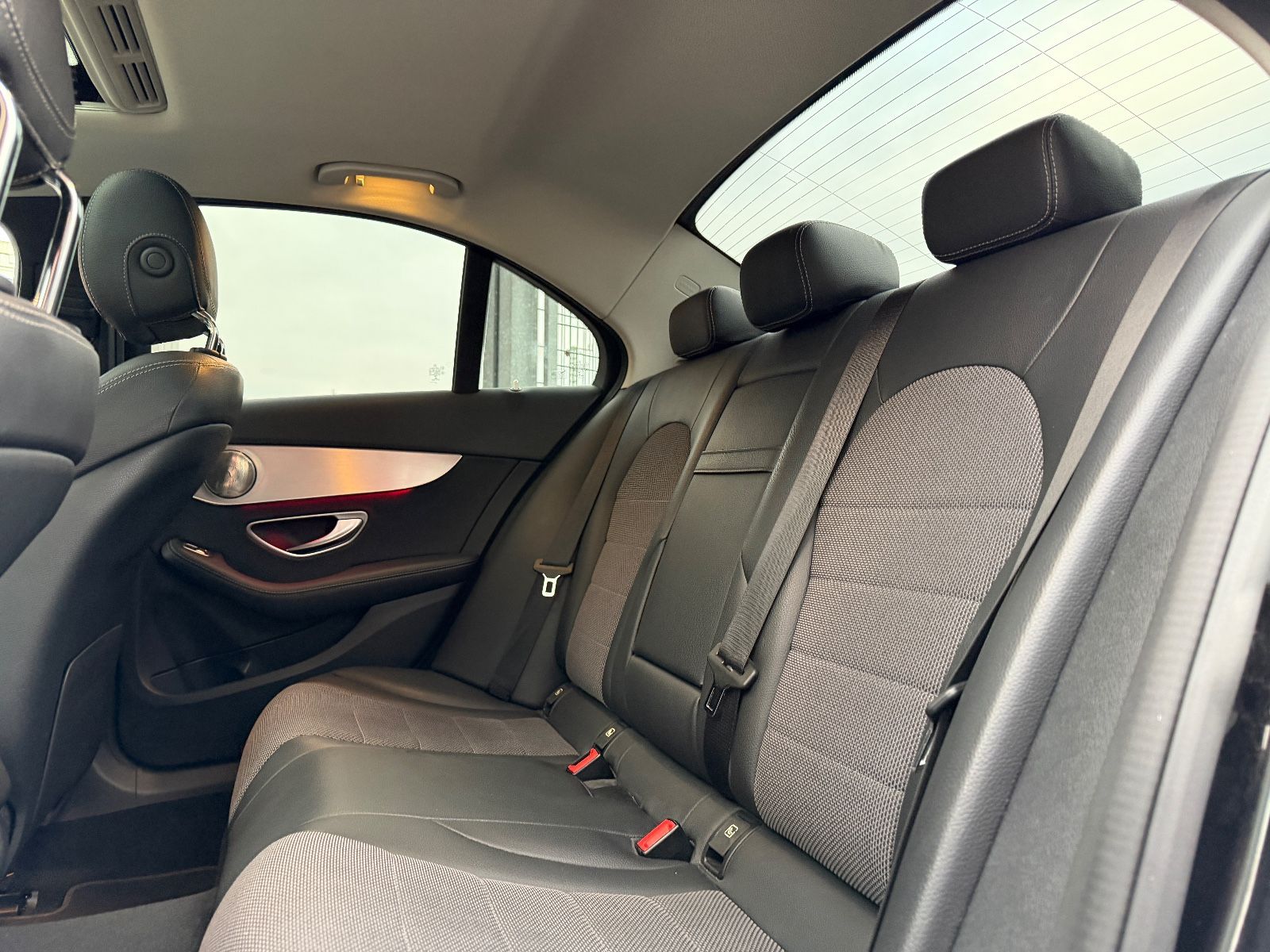 Fahrzeugabbildung Mercedes-Benz C 180 AMG*LED*SCHIEBEDACH*ALCANT*BURMESTER*KAMER