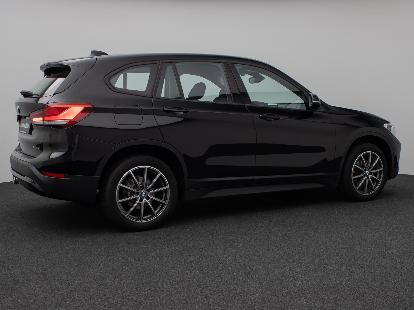 Fahrzeugabbildung BMW X1 sD18i Parkassistent DAB Sportsitz LED 18Zoll