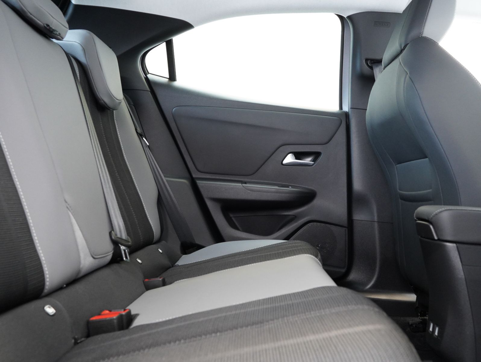 Fahrzeugabbildung Opel Mokka-e Elegance 50KWH/11KW/WÄRMEPUMPE/SOH